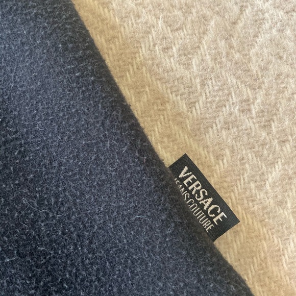 Versace black tshirt - Picture 3 of 3